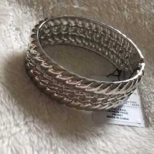 Silver tone easy on bracelet